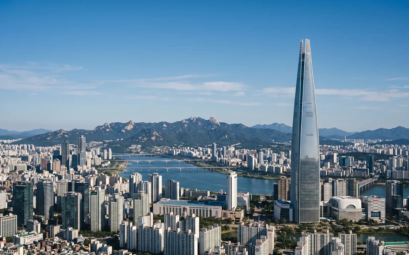 The Seoul skyline in clear daytime light
